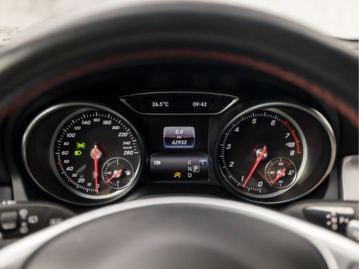 Mercedes-Benz GLA 180 AMG Night Upgrade Automaat (SCHUIFDAK, GROOT NAVI, CLIMATE, CAMERA, LEDER/ALCANTARA, STOELVER... ActivLease financial lease