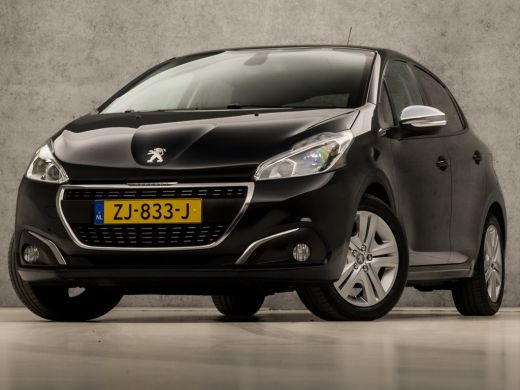 Peugeot 208 1.2 PureTech Sport Signature (APPLE CARPLAY, NAVIGATIE, LM VELGEN, SPORTSTOELEN, TREKHAAK, PARKEE...