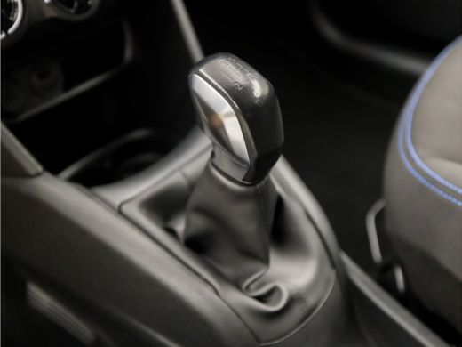 Peugeot 208 1.2 PureTech Sport Signature (APPLE CARPLAY, NAVIGATIE, LM VELGEN, SPORTSTOELEN, TREKHAAK, PARKEE... ActivLease financial lease