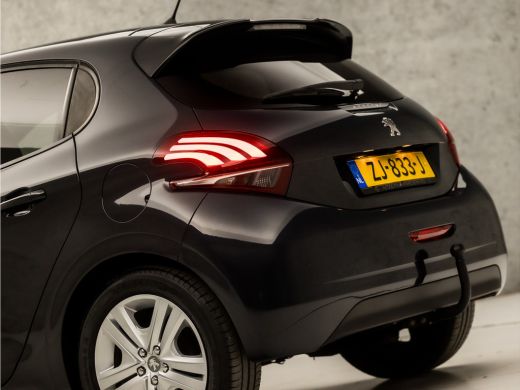 Peugeot 208 1.2 PureTech Sport Signature (APPLE CARPLAY, NAVIGATIE, LM VELGEN, SPORTSTOELEN, TREKHAAK, PARKEE... ActivLease financial lease