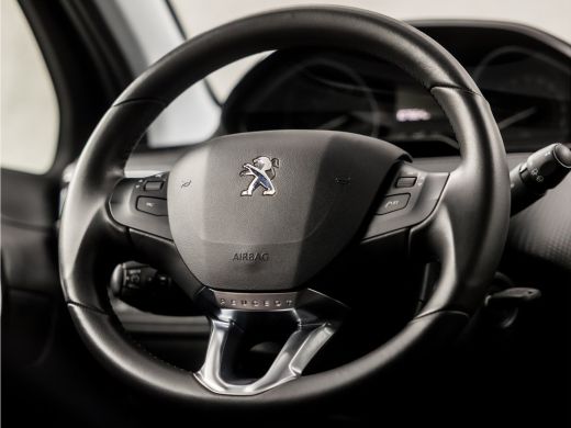 Peugeot 208 1.2 PureTech Sport Signature (APPLE CARPLAY, NAVIGATIE, LM VELGEN, SPORTSTOELEN, TREKHAAK, PARKEE... ActivLease financial lease