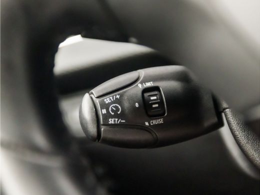 Peugeot 208 1.2 PureTech Sport Signature (APPLE CARPLAY, NAVIGATIE, LM VELGEN, SPORTSTOELEN, TREKHAAK, PARKEE... ActivLease financial lease
