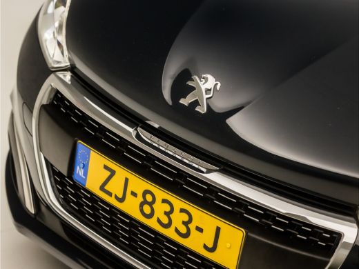 Peugeot 208 1.2 PureTech Sport Signature (APPLE CARPLAY, NAVIGATIE, LM VELGEN, SPORTSTOELEN, TREKHAAK, PARKEE... ActivLease financial lease