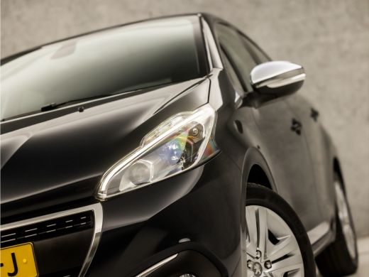 Peugeot 208 1.2 PureTech Sport Signature (APPLE CARPLAY, NAVIGATIE, LM VELGEN, SPORTSTOELEN, TREKHAAK, PARKEE... ActivLease financial lease