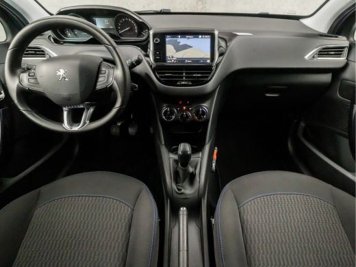 Peugeot 208 1.2 PureTech Sport Signature (APPLE CARPLAY, NAVIGATIE, LM VELGEN, SPORTSTOELEN, TREKHAAK, PARKEE... ActivLease financial lease