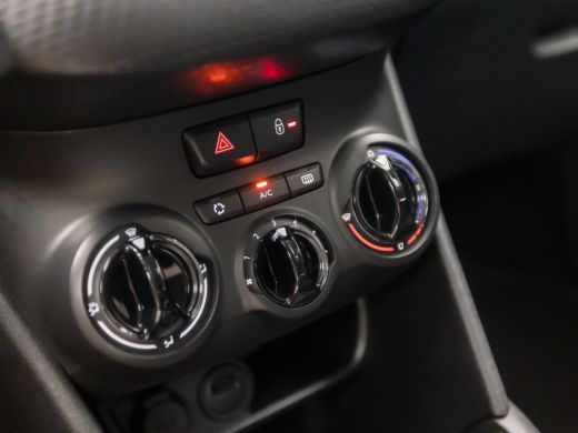 Peugeot 208 1.2 PureTech Sport Signature (APPLE CARPLAY, NAVIGATIE, LM VELGEN, SPORTSTOELEN, TREKHAAK, PARKEE... ActivLease financial lease