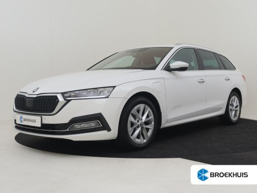 Skoda Octavia Combi 1.4 TSI iV PHEV Business Edition Plus 204pk Dodehoekdetectie | 1500KG trekgewicht | Head up... Skoda Octavia Combi 1.4 TSI iV PHEV Business Edition Plus 204pk Dodehoekdetectie | 1500KG trekgewicht | Head up...