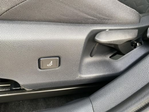 Toyota Corolla 1.8 Hybrid Dynamic ActivLease financial lease