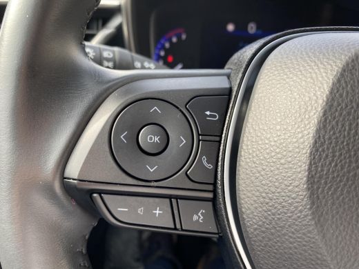 Toyota Corolla 1.8 Hybrid Dynamic ActivLease financial lease