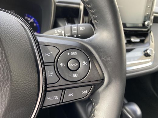 Toyota Corolla 1.8 Hybrid Dynamic ActivLease financial lease