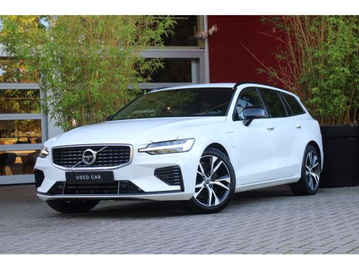 Volvo V60 2.0 T6 Twin Engine AWD R-Design | Head-up | 360 Camera | Keyless | Stuur/stoelverwarming Volvo V60 2.0 T6 Twin Engine AWD R-Design | Head-up | 360 Camera | Keyless | Stuur/stoelverwarming