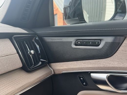 Volvo  XC90 2.0 T8 Plug-in hybrid AWD Ultra Dark | 2 stoelen op derde rij | Audio installatie premium | Elekt... ActivLease financial lease