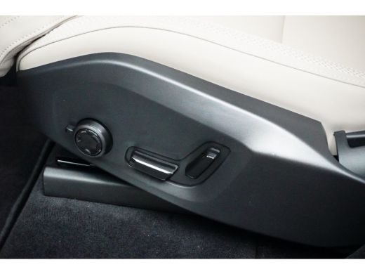 Volvo  XC90 2.0 T8 Plug-in hybrid AWD Ultra Dark | 2 stoelen op derde rij | Audio installatie premium | Elekt... ActivLease financial lease