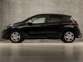 Peugeot 208 1.2 PureTech Sport Signature (APPLE CARPLAY, NAVIGATIE, LM VELGEN, SPORTSTOELEN, TREKHAAK, PARKEE...