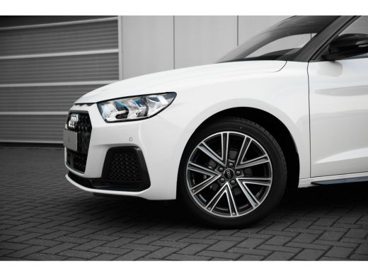 Audi A1 Sportback Sportback Advanced edition Parkeersensoren Voor + Achter | LED Achterlichten | Cruise Control | r... ActivLease financial lease
