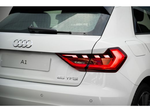 Audi A1 Sportback Sportback Advanced edition Parkeersensoren Voor + Achter | LED Achterlichten | Cruise Control | r... ActivLease financial lease