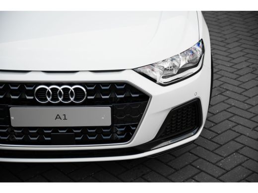 Audi A1 Sportback Sportback Advanced edition Parkeersensoren Voor + Achter | LED Achterlichten | Cruise Control | r... ActivLease financial lease