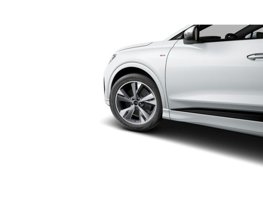 Audi Q4 e-tron S edition Competition | Achterklep, automatisch bedienbaar | Achteruitrijcamera | Adaptive cruise... ActivLease financial lease