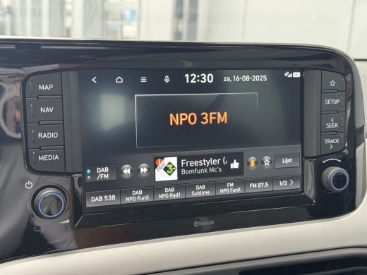 Hyundai i10 1.0 66pk Premium | Camera | Navigatie | Carplay | Climate control | Cruise control | Armsteun voo... ActivLease financial lease