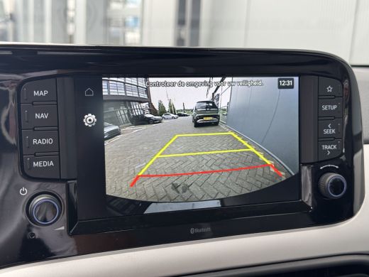 Hyundai i10 1.0 66pk Premium | Camera | Navigatie | Carplay | Climate control | Cruise control | Armsteun voo... ActivLease financial lease