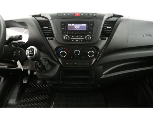Iveco Daily 35C16H 2.3 410 157PK Dubbellucht Laadklep Bakwagen Laadbak Airco 3 Persoons Elektrpakket ActivLease financial lease