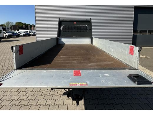 Peugeot Boxer 2.2 165PK L4 DC Dubbele cabine Peugeot Boxer Open laadbak 2.2 BlueHDi 165 L4 Zwaar DC 3.5t ActivLease financial lease