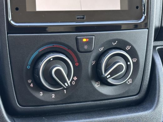 Peugeot Boxer 2.2 BlueHDi 120 L2H2 Trekhaak|Airco|Cruise|Dealero dealer onderh. 1ste eigenaar ActivLease financial lease