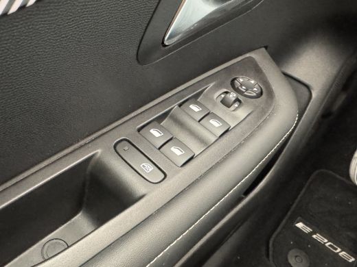 Peugeot e-208 EV Style 50 kWh Stoelverwarming | Keyless Entry & Start | LED | Parkeersensoren Achter | Apple Ca... ActivLease financial lease