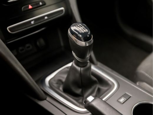 Renault Mégane Estate 1.3 TCe Sport (APPLE CARPLAY, VIRTUAL COCKPIT, NAVIGATIE, CLIMATE, CAMERA, TREKHAAK, SPORTSTOELEN... ActivLease financial lease