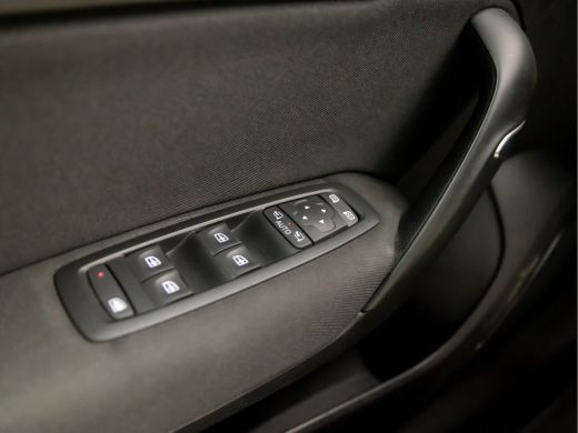 Renault Mégane Estate 1.3 TCe Sport (APPLE CARPLAY, VIRTUAL COCKPIT, NAVIGATIE, CLIMATE, CAMERA, TREKHAAK, SPORTSTOELEN... ActivLease financial lease