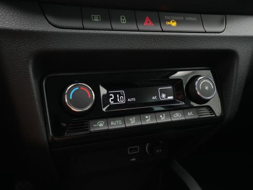 Skoda Fabia 1.0 TSI 95pk Style Clima Navigatie Parkeersensoren Privacyglas 323 ActivLease financial lease
