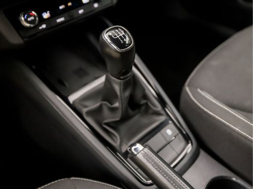 Skoda Kamiq 1.0 TSI Sport (APPLE CARPLAY, GROOT NAVI, CLIMATE, GETINT GLAS, ZWART HEMEL, SPORTSTOELEN, LED KO... ActivLease financial lease