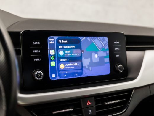 Skoda Kamiq 1.0 TSI Sport (APPLE CARPLAY, GROOT NAVI, CLIMATE, GETINT GLAS, ZWART HEMEL, SPORTSTOELEN, LED KO... ActivLease financial lease