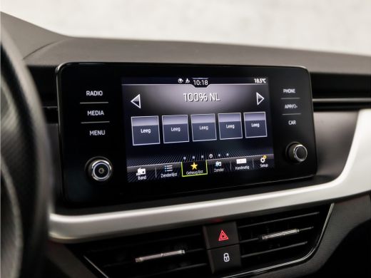 Skoda Kamiq 1.0 TSI Sport (APPLE CARPLAY, GROOT NAVI, CLIMATE, GETINT GLAS, ZWART HEMEL, SPORTSTOELEN, LED KO... ActivLease financial lease