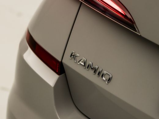 Skoda Kamiq 1.0 TSI Sport (APPLE CARPLAY, GROOT NAVI, CLIMATE, GETINT GLAS, ZWART HEMEL, SPORTSTOELEN, LED KO... ActivLease financial lease