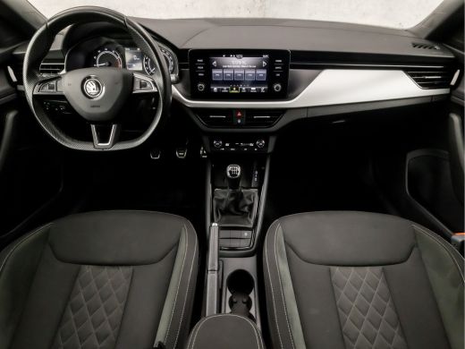 Skoda Kamiq 1.0 TSI Sport (APPLE CARPLAY, GROOT NAVI, CLIMATE, GETINT GLAS, ZWART HEMEL, SPORTSTOELEN, LED KO... ActivLease financial lease