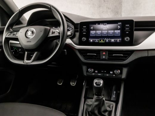 Skoda Kamiq 1.0 TSI Sport (APPLE CARPLAY, GROOT NAVI, CLIMATE, GETINT GLAS, ZWART HEMEL, SPORTSTOELEN, LED KO... ActivLease financial lease