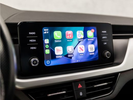 Skoda Kamiq 1.0 TSI Sport (APPLE CARPLAY, GROOT NAVI, CLIMATE, GETINT GLAS, ZWART HEMEL, SPORTSTOELEN, LED KO... ActivLease financial lease