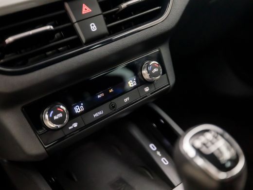 Skoda Kamiq 1.0 TSI Sport (APPLE CARPLAY, GROOT NAVI, CLIMATE, GETINT GLAS, ZWART HEMEL, SPORTSTOELEN, LED KO... ActivLease financial lease