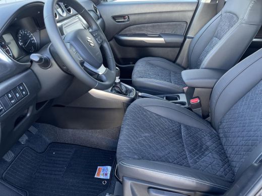 Suzuki Vitara 1.4 Boosterjet Style Smart Hybrid | Navigatiesysteem | Climate Control | Stoelverwarming | Adapti... ActivLease financial lease