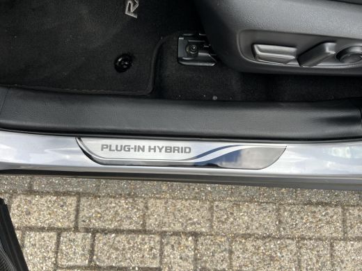 Toyota RAV4 2.5 Plug-in Hybrid AWD Bi-Tone Plus ActivLease financial lease