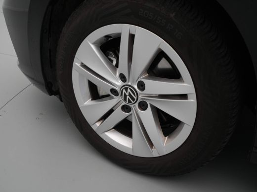 Volkswagen Golf 1.0 TSI Life Business Navigatie Memory Massagestoel Parkeersensonren 24 ActivLease financial lease