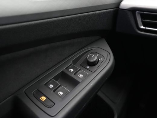 Volkswagen Golf 1.0 TSI Life Business Navigatie Memory Massagestoel Parkeersensonren 24 ActivLease financial lease