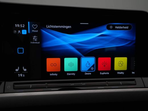 Volkswagen Golf 1.0 TSI Life Business Navigatie Memory Massagestoel Parkeersensonren 24 ActivLease financial lease