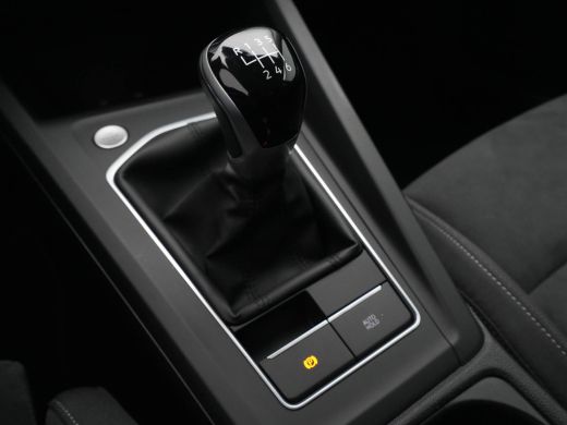 Volkswagen Golf 1.0 TSI Life Business Navigatie Memory Massagestoel Parkeersensonren 24 ActivLease financial lease