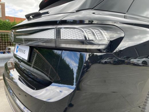 Volkswagen ID.7 Pro Business | Achterbank in ongelijke delen neerklapbaar incl. middenarmsteun en doorlaadmogelij... ActivLease financial lease