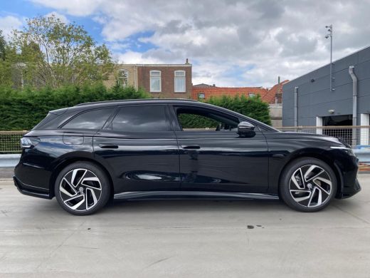 Volkswagen ID.7 Pro Business | Achterbank in ongelijke delen neerklapbaar incl. middenarmsteun en doorlaadmogelij... ActivLease financial lease