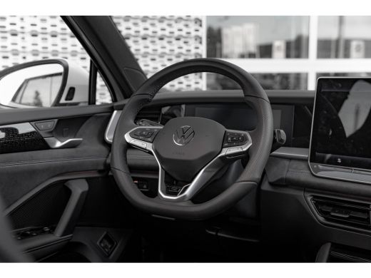 Volkswagen Tayron 1.5 eHybrid 204pk R-Line Edition | Panoramadak | Head-Up | Adaptive Cruise | 20" | 360 Camera ActivLease financial lease