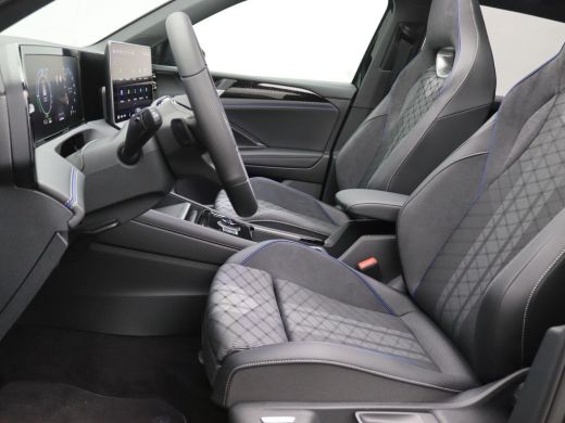 Volkswagen Tiguan 1.5 eHybrid R-Line Edition 272PK DSG black style, matrix led, trekhaak, panoramadak, 360gr. camer... ActivLease financial lease