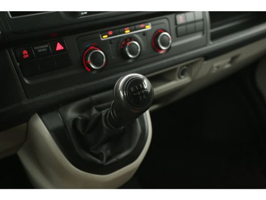 Volkswagen Transporter 2.0 TDI L2H1 | Dubbele Cabine | 6 Persoons | Airco Trekhaak LED PDC 17''LMV Sidebars ActivLease financial lease